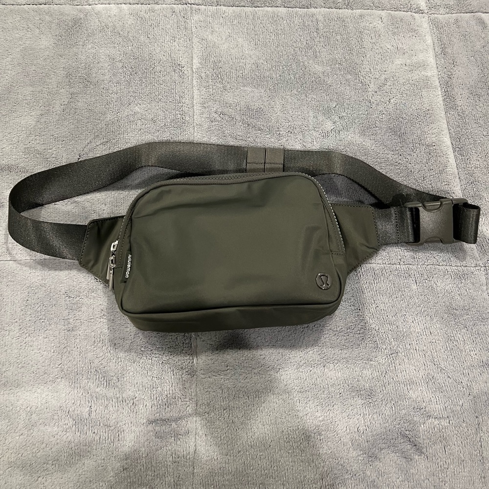 Lululemon Everywhere Belt Bag Large NWOT